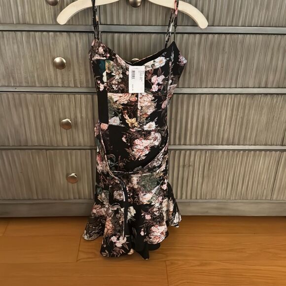 Nicholas Arielle Belted Dress Size 6 NWT - Picture 4 of 12